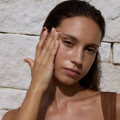 SIMKA - Tinted Facial Fluid SPF 50